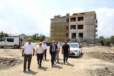 Dikmeli İlkokulu inşaatında &ccedil;alışmalar yerinde incelendi