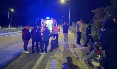 Direksiyon hakimiyetini kaybetti, tarlaya u&ccedil;tu: 4 yaralı