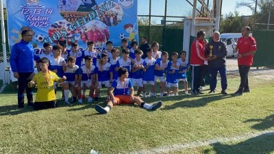Diyar İnter U13 Antalya’da Şampiyonluk Kupasını Kaldırdı