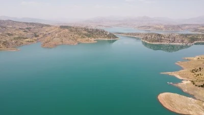 Diyarbakır'a bağlı, etrafı suyla çevrili ilçe