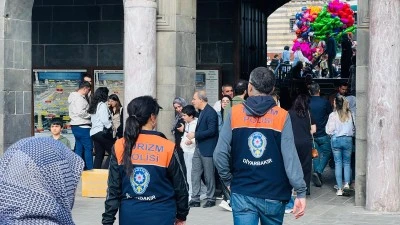 Diyarbakır’a Gelen Turistlere Turizm Polisleri yardımcı oluyor