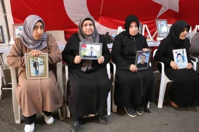 Diyarbakır'da evlat nöbetindeki ailelerin umutlu bekleyişi