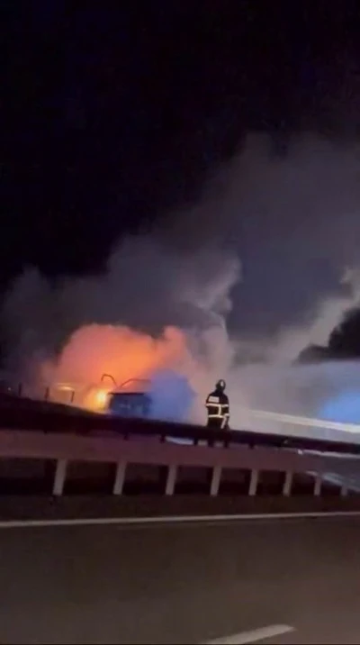 Diyarbakır-Batman Karayolunda Seyir Halindeki Otomobil Alev Aldı