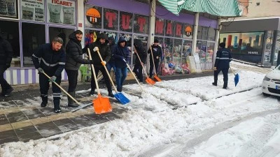 Diyarbakır &Ccedil;ermik&rsquo;te Karla M&uuml;cadele S&uuml;r&uuml;yor