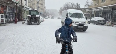 Diyarbakır &Ccedil;ermik'te Şiddetli Kar Yağışı Hayatı Fel&ccedil; Etti
