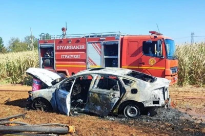 Diyarbakır Çınar’da Seyir Halindeki Otomobil Alev Aldı
