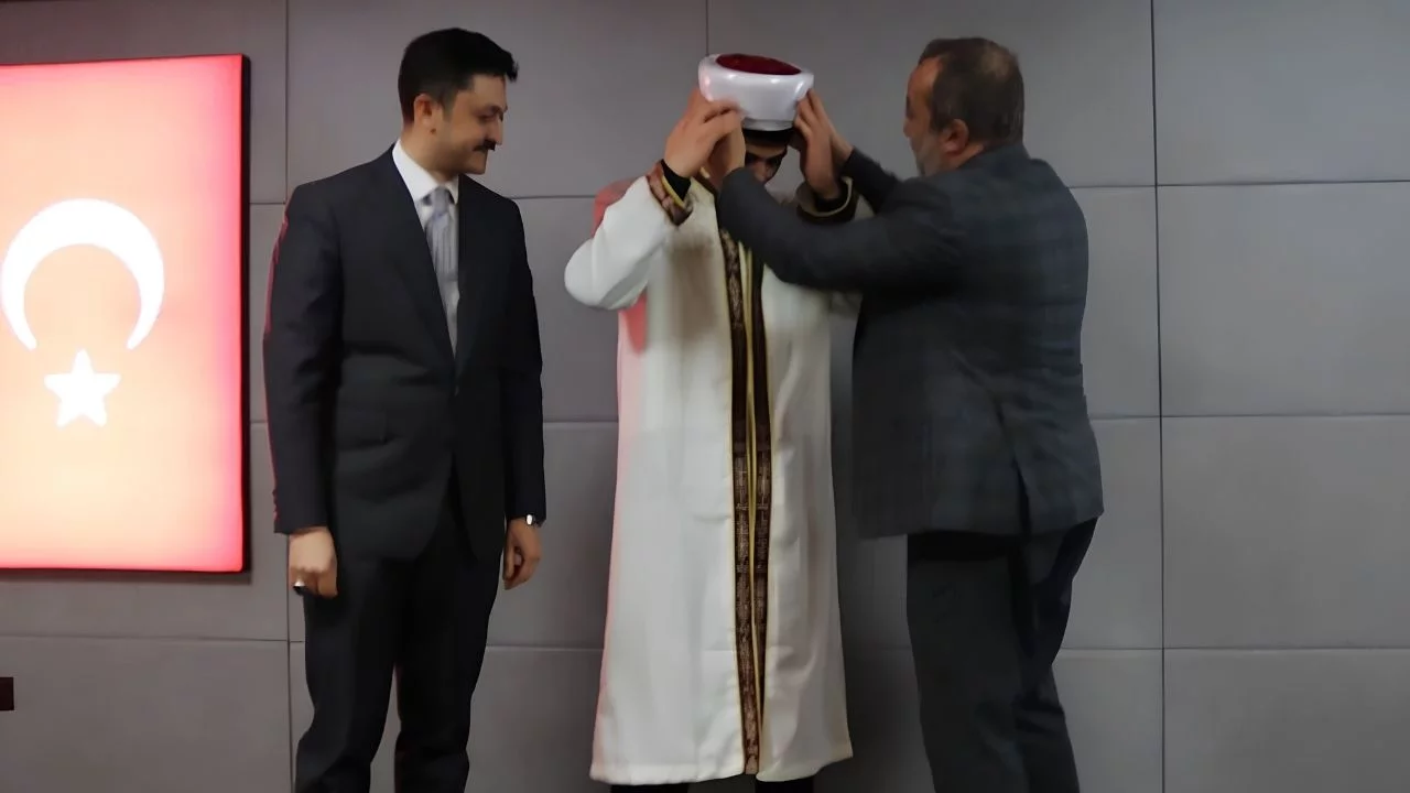 Diyarbakır &Ccedil;ocuk Cezaevinde Bir İlk: H&uuml;k&uuml;ml&uuml; Hafız Oldu