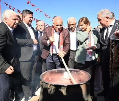 Diyarbakır Çüngüş'te Kral Yolu Yürüyüşü ve Nar Festivali Coşkusu