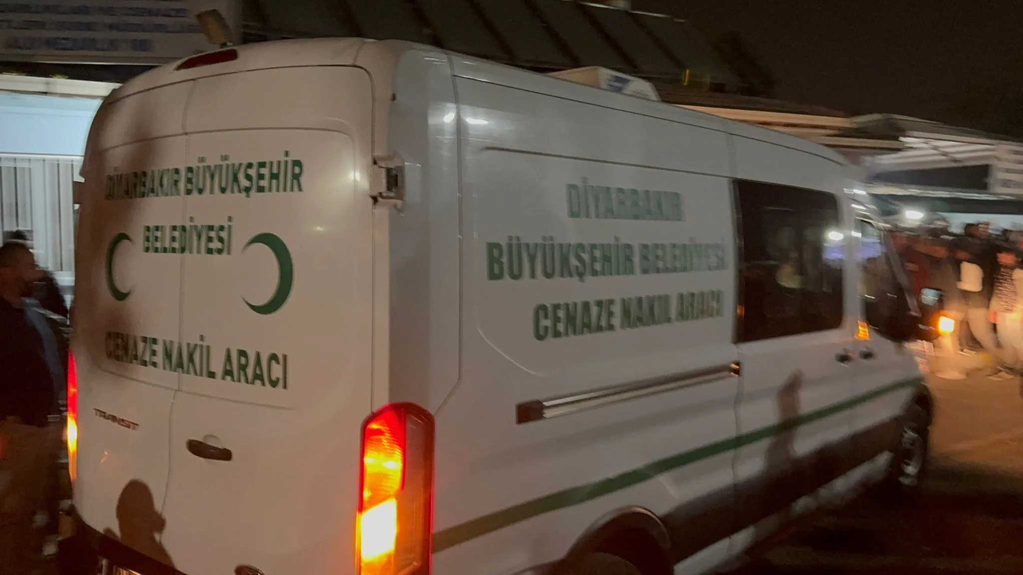 Diyarbakır’da Şahıs Kendini İple Tavana Astı