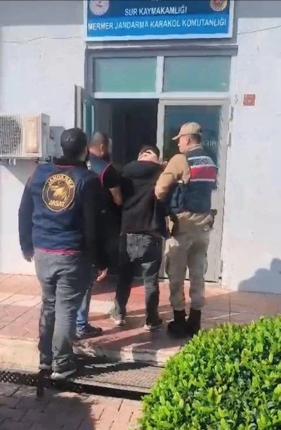 Diyarbakır'da 11 Yıldır Aranan Cinayet Zanlısı JASAT Operasyonuyla Yakalandı