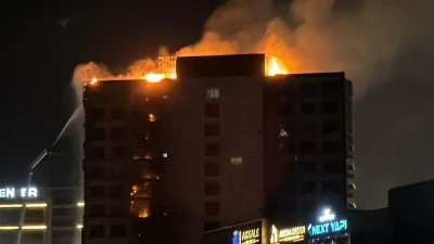 Diyarbakır&rsquo;da 12 katlı plazada korkutan yangın: 8 kişi dumandan etkilendi