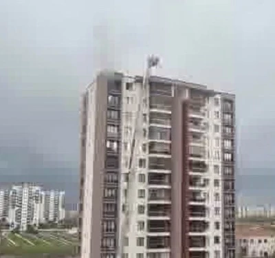 Diyarbakır&rsquo;da 14 Katlı Binada Yangın Paniği