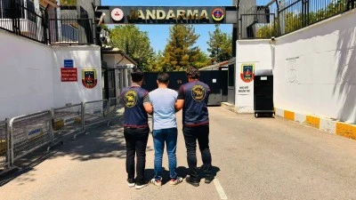 Diyarbakır&rsquo;da 19,4 Kilo Esrar ve Binlerce Ka&ccedil;ak &Uuml;r&uuml;n Ele Ge&ccedil;irildi