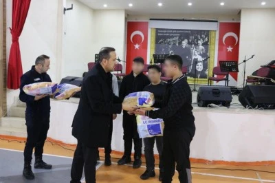 Diyarbakır&rsquo;da Cezaevindeki &Ccedil;ocuklara Bayramlık Desteği