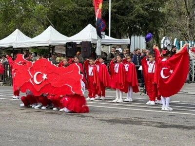 Diyarbakır&rsquo;da 23 Nisan Coşkusu: &Ccedil;ocuklar Sahnedeydi