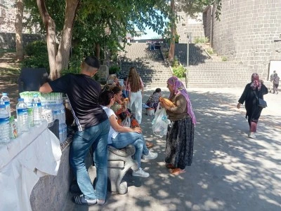 Diyarbakır&rsquo;da 27 sahabe t&uuml;rbesine ziyaret&ccedil;i akını