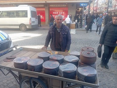 Diyarbakır&rsquo;da 30 yıllık &ccedil;&ouml;mlek ustasından p&uuml;f noktalar