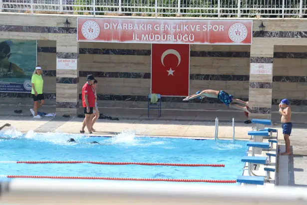 Diyarbakır&rsquo;da 35 bin kişiye y&uuml;zme eğitimi Verildi