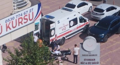 Diyarbakır&rsquo;da 4 Ara&ccedil;lı Zincirleme Kaza: 6 Kişi Yaralandı
