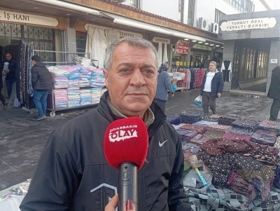 Diyarbakır&rsquo;da 40 yıldır yazma satarak &ccedil;ocuklarını okuttu
