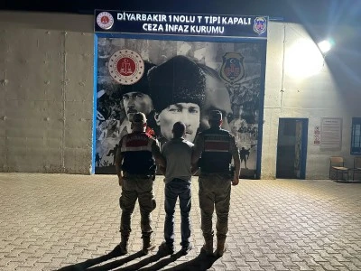 Diyarbakır&rsquo;da 42 su&ccedil; kaydı bulunan firari h&uuml;k&uuml;ml&uuml; yakalandı