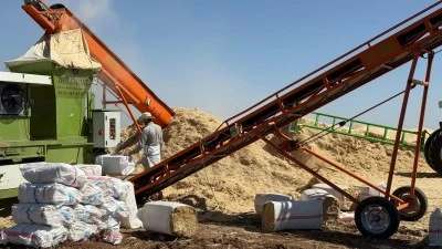 Diyarbakır'da 45 derece sıcakta saman mesaisi