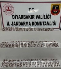 Diyarbakır’da 5 bin 570 adet kapsül uyuşturucu ile yakalanan 3 şüpheli tutuklandı
