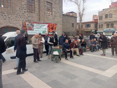 Diyarbakır&rsquo;da 6 şubat deprem şehitleri i&ccedil;in lokma hayrı d&uuml;zenlendi