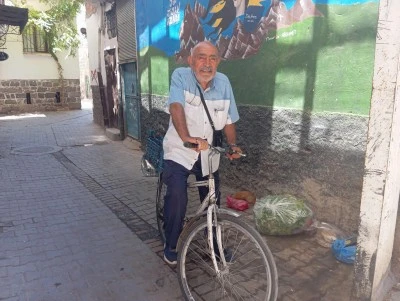 Diyarbakır&rsquo;da 80 yaşında, yarım asırlık tutkusundan vazge&ccedil;miyor