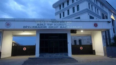 Diyarbakır&rsquo;da Akraba Aileler Arasında Silahlı Kavga: 1 &Ouml;l&uuml;, 3 Yaralı