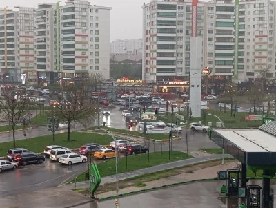 Diyarbakır&rsquo;da Ani Sağanak Yağış Etkili Oldu