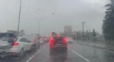Diyarbakır&rsquo;da Aniden Bastıran Sağanak ve Dolu Yaşamı Fel&ccedil; Etti
