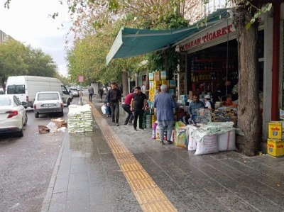 Diyarbakır’da Aniden Bastıran Yağmur Esnafı ve Vatandaşları Zorladı