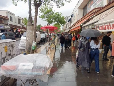 Diyarbakır&rsquo;da Aniden Bastıran Yağmur Hayatı Olumsuz Etkiledi