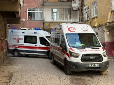 Diyarbakır&rsquo;da apartmanda priz kaynaklı yangın: 7 kişi dumandan etkilendi