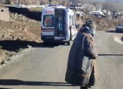 Diyarbakır'da ara&ccedil; evin duvarına &ccedil;arptı: 2 yaralı