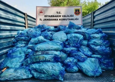 Diyarbakır&rsquo;da ara&ccedil;tan 3 ton sağlıksız i&ccedil; yağ &ccedil;ıktı