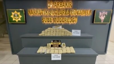 Diyarbakır&rsquo;da ara&ccedil;tan 56 kilo toz esrar &ccedil;ıktı