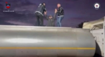 Diyarbakır'da Atık Tankerinde 32 D&uuml;zensiz G&ouml;&ccedil;men Kurtarıldı, 5 Organiz&ouml;r Tutuklandı