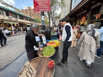 Diyarbakır'da Badem Ağaçları Çiçek Açtı, Çağla Tezgahta Yerini Aldı