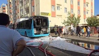 Diyarbakır’da Belediye Otobüsü Alev Alev Yandı