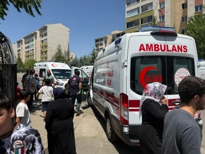 Diyarbakır'da bir apartmanda yangın çıktı. 