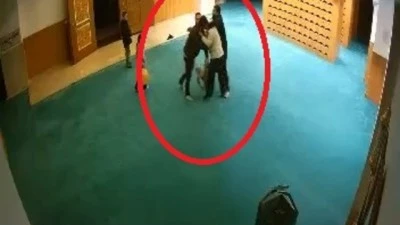 Diyarbakır'da camii g&ouml;revlilerine saldıran kişi tutuklandı