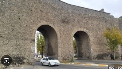 Diyarbakır’da “Çift Kapı Meselesi” Gündemde