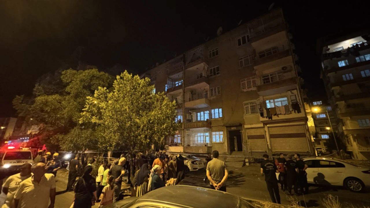 Diyarbakır'da Daha Deprem Olmadan Binalar Çatırdamaya Başladı