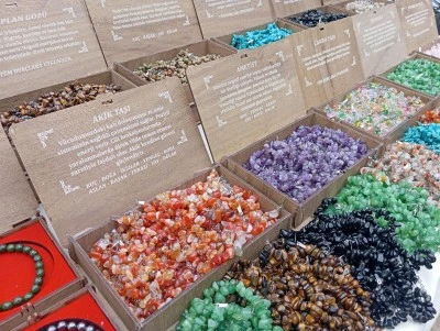 Diyarbakır&rsquo;da doğal taşlara ilgi artıyor: turistlerin g&ouml;zdesi bazalt taşı