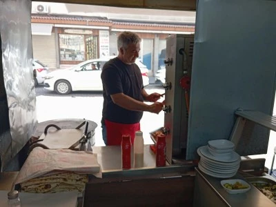Diyarbakır&rsquo;da d&ouml;ner ocağının başında zorlu mesai
