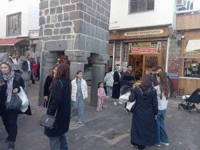 Diyarbakır&rsquo;da D&ouml;rt ayaklı minare altında!