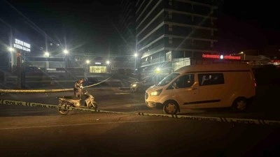 Diyarbakır&rsquo;da d&uuml;ğ&uuml;n salonunda silahlı kavga: 1 &ouml;l&uuml;, 2 yaralı