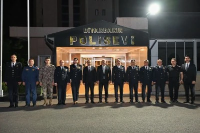 Diyarbakır&rsquo;da emniyet mensuplarına yeni r&uuml;tbe ve g&ouml;revleri &ouml;ncesi anlamlı t&ouml;ren